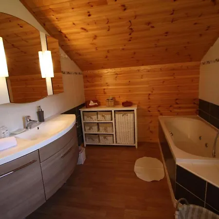 Chaleureux Avec Sauna, Terrain, Terrasse Et Babyfoot A - Fr-1-589-255 *