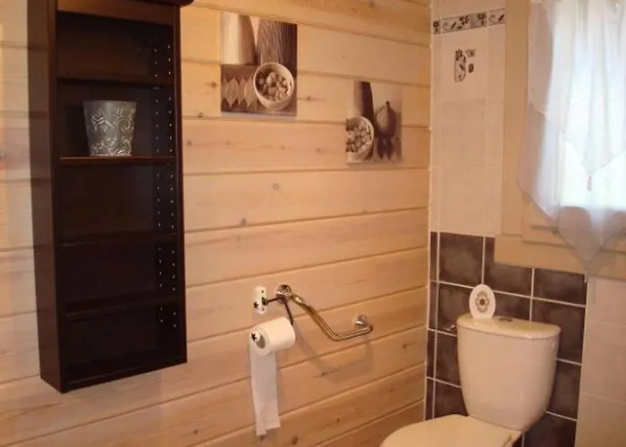 펜션 Chaleureux Avec Sauna, Terrain, Terrasse Et Babyfoot A - Fr-1-589-255 *